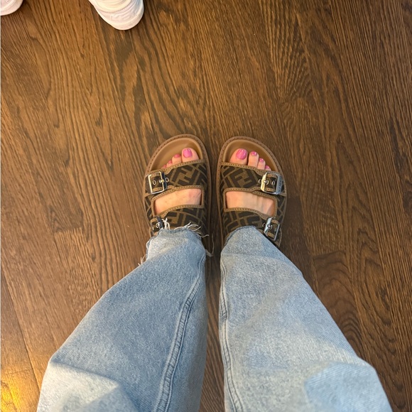 WEEKEND FLASH SALE! 💯 Authentic Fendi Brown Slide Sandals Size 8 - Picture 14 of 14